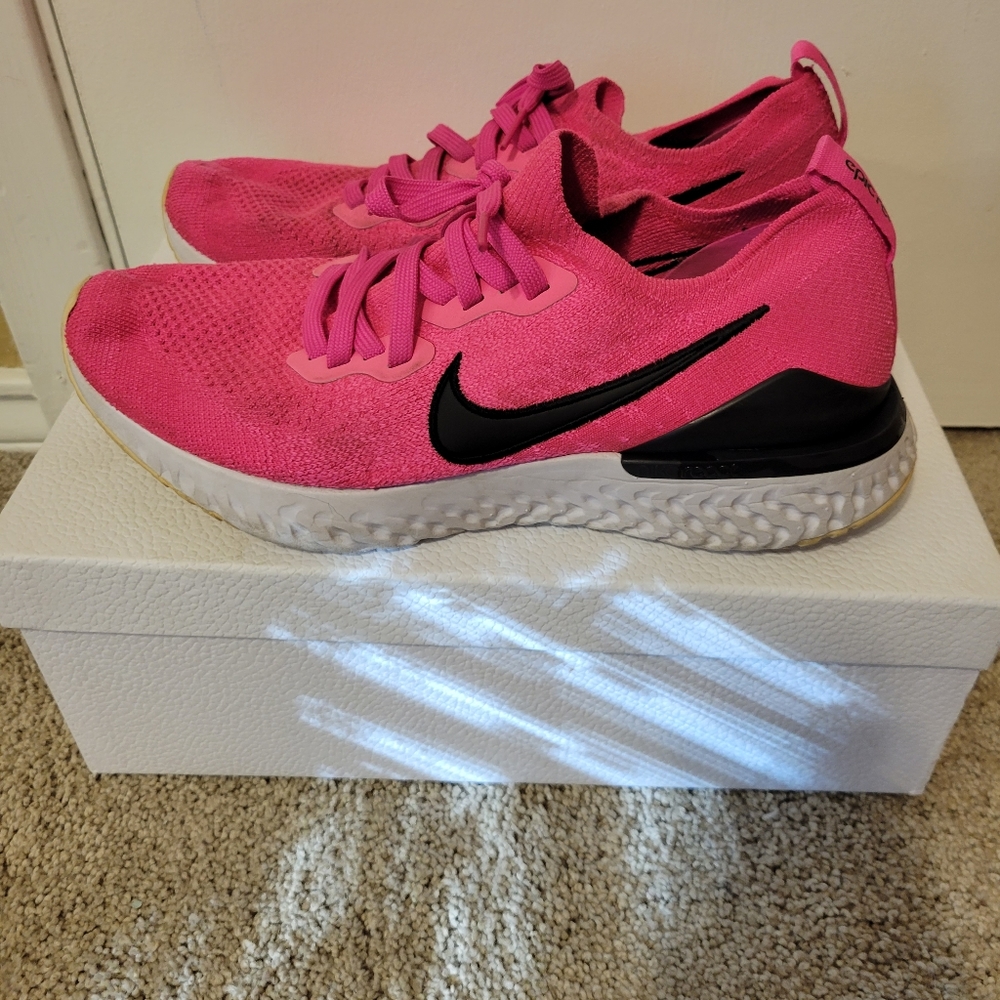 Pink Nikes - Picture 5 of 5